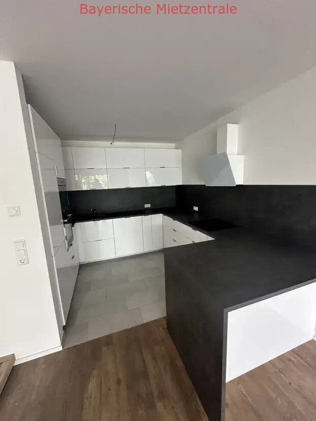 ***BAYERISCHE MIETZENTRALE: Erstbezug: Wohnung mit drei Zimmern sowie Balkon und EBK in Neustadt!!!***