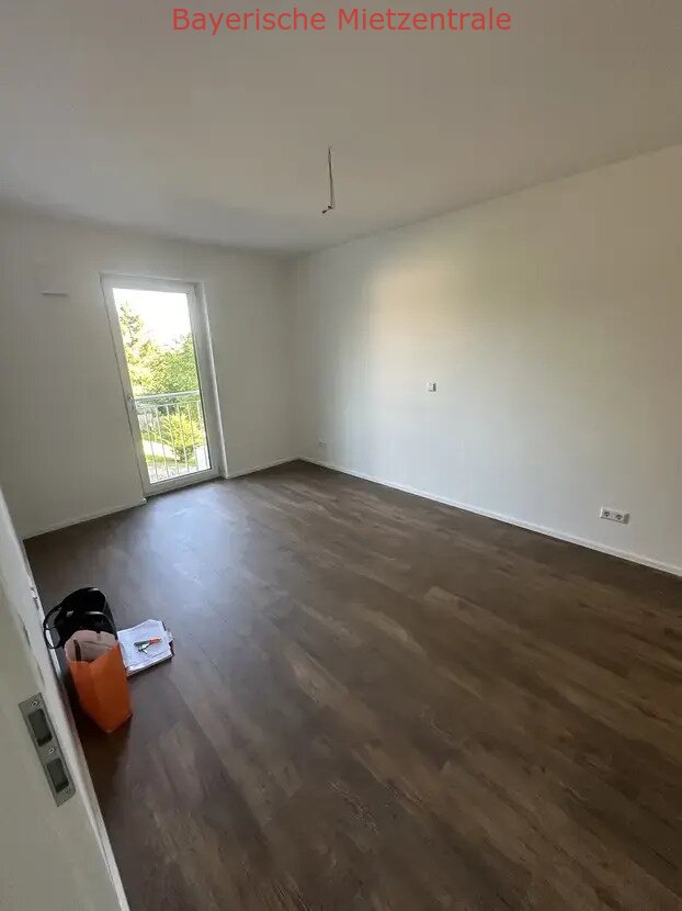 ***BAYERISCHE MIETZENTRALE: Erstbezug: Wohnung mit drei Zimmern sowie Balkon und EBK in Neustadt!!!***