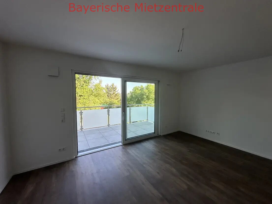 ***BAYERISCHE MIETZENTRALE: Erstbezug: Wohnung mit drei Zimmern sowie Balkon und EBK in Neustadt!!!***