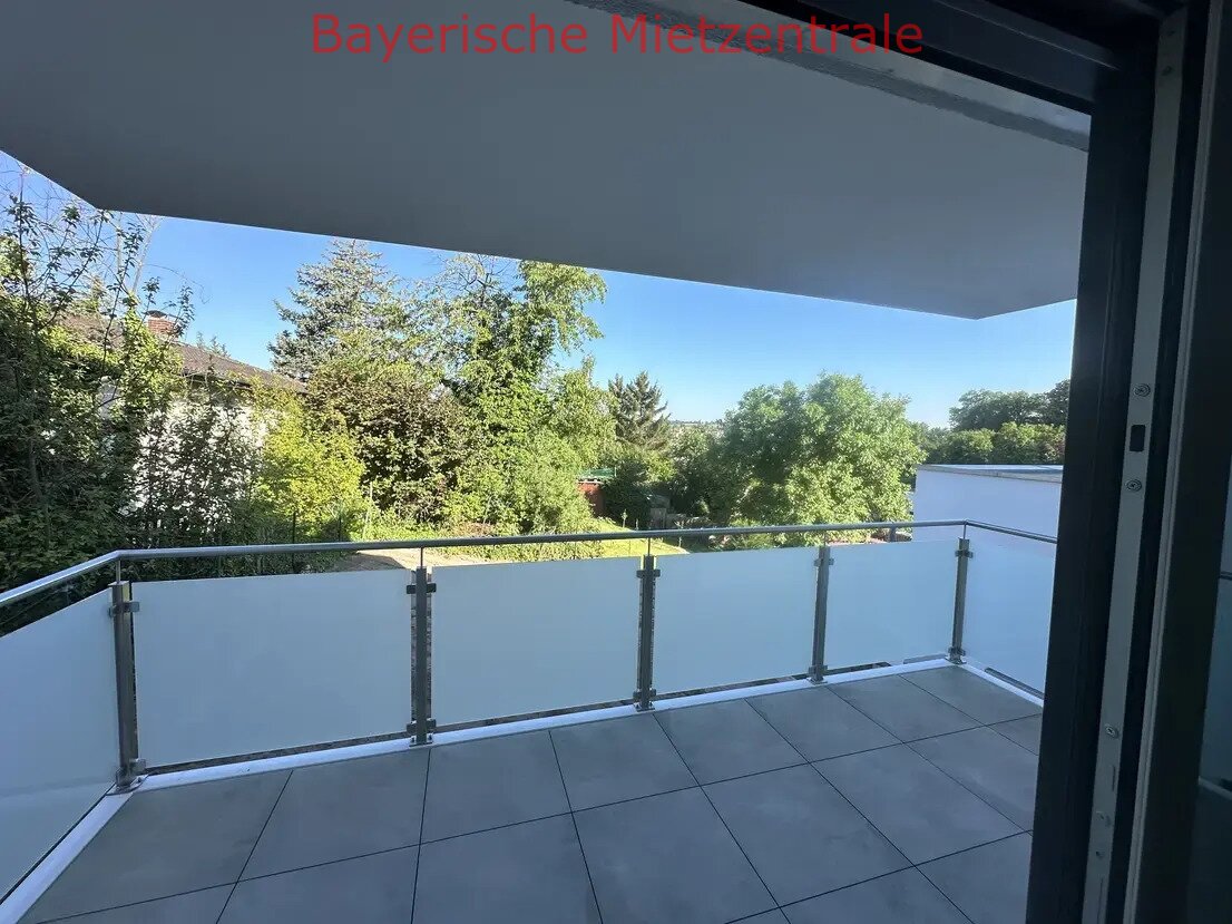 ***BAYERISCHE MIETZENTRALE: Erstbezug: Wohnung mit drei Zimmern sowie Balkon und EBK in Neustadt!!!***