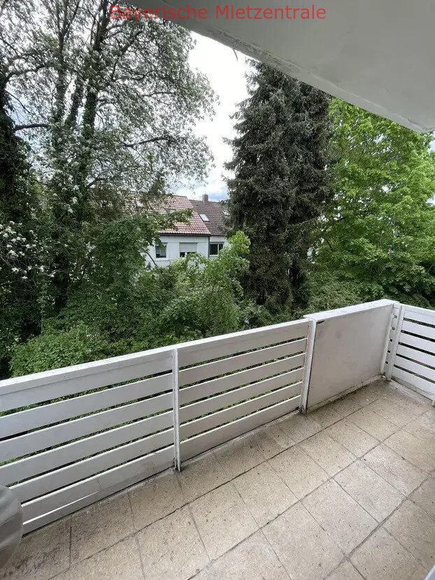 ***BAYERISCHE MIETZENTRALE: 3-Zimmer-Wohnung mit Balkon und EBK in Regensburg!!!***