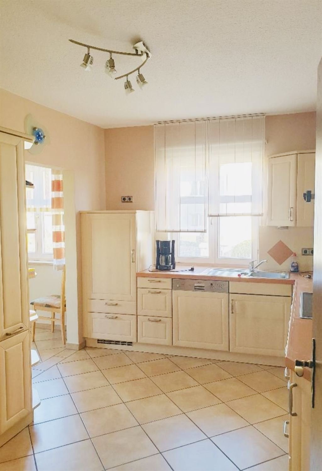 MEGA - Interessant: 2x MFH mit je 2 WE, saniert/ renoviert, 3 Garagen