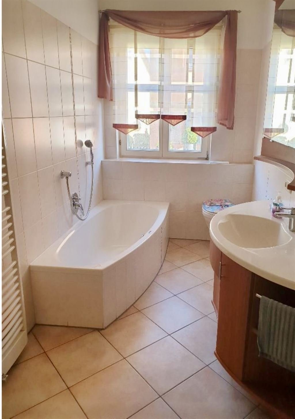 MEGA - Interessant: 2x MFH mit je 2 WE, saniert/ renoviert, 3 Garagen