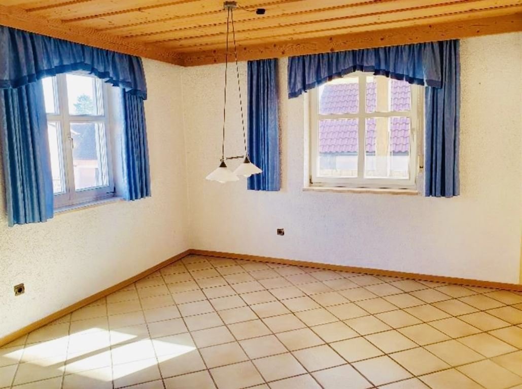 MEGA - Interessant: 2x MFH mit je 2 WE, saniert/ renoviert, 3 Garagen