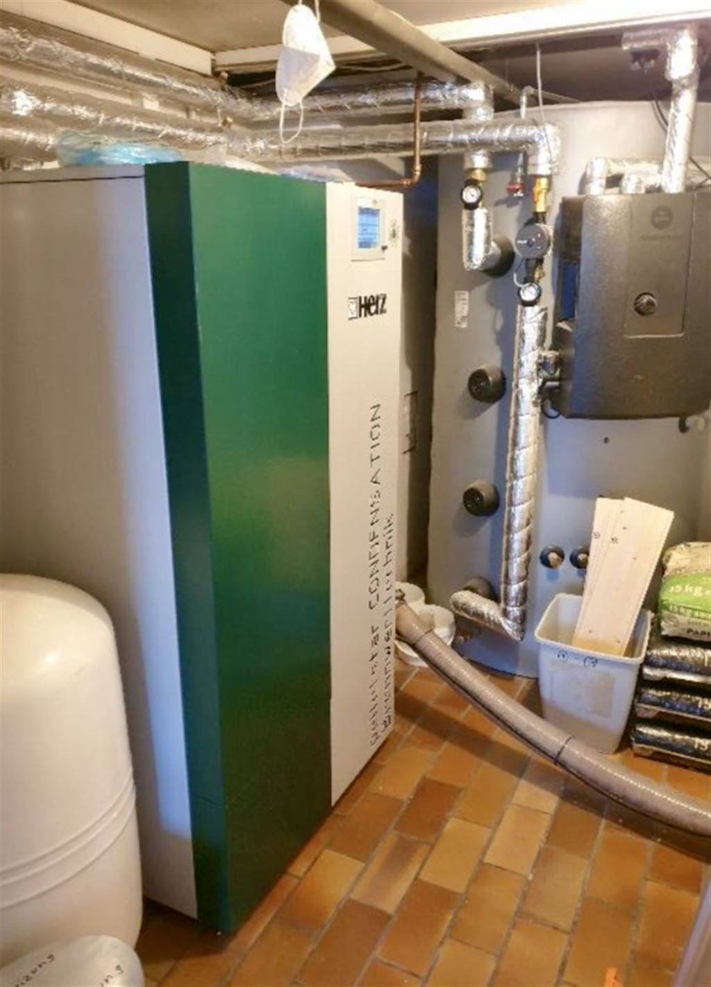 MEGA - Interessant: 2x MFH mit je 2 WE, saniert/ renoviert, 3 Garagen