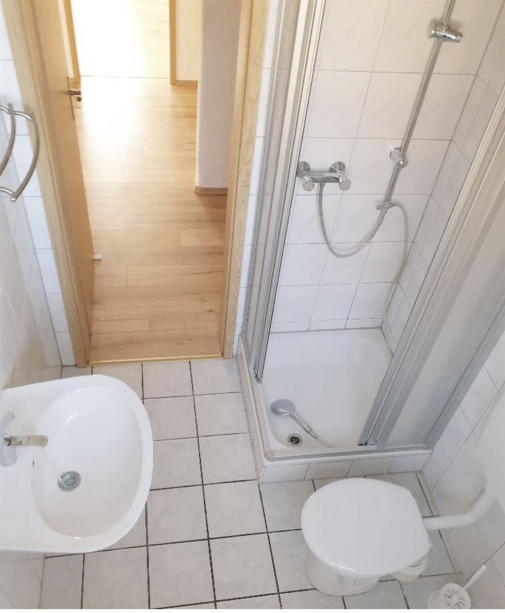 MEGA - Interessant: 2x MFH mit je 2 WE, saniert/ renoviert, 3 Garagen