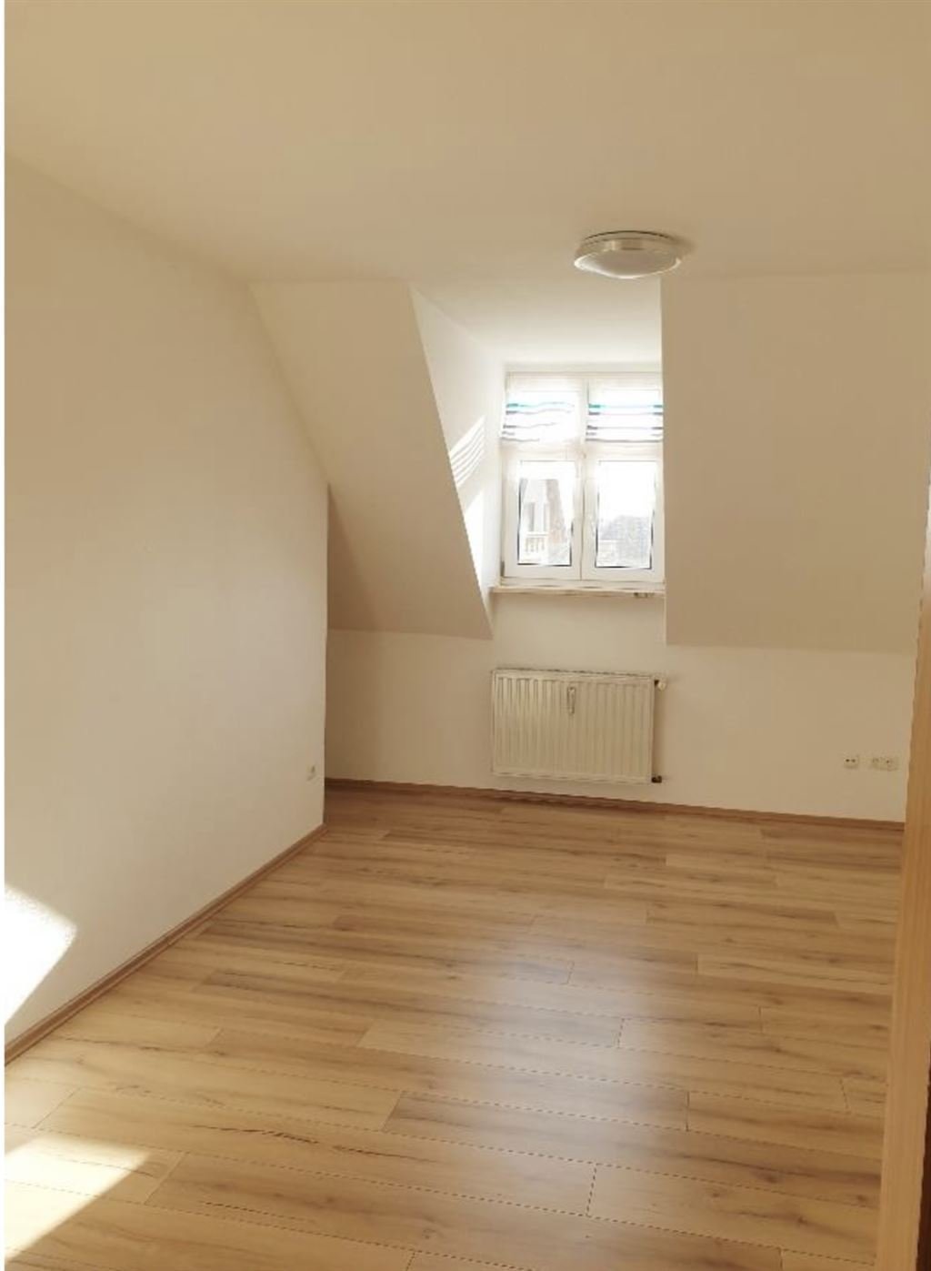 MEGA - Interessant: 2x MFH mit je 2 WE, saniert/ renoviert, 3 Garagen