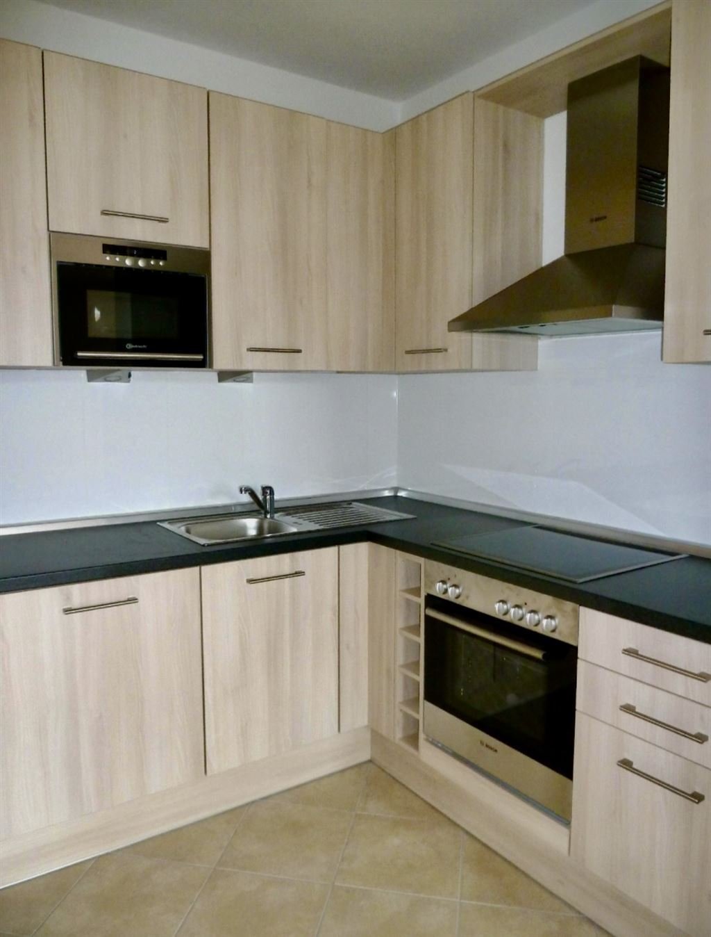 Vermietet: 4 Zimmer-MaisonetteWohnung mit ca 94 qm, Balkon, FussbodenHeizung, Stellplatz, zzgl Garage