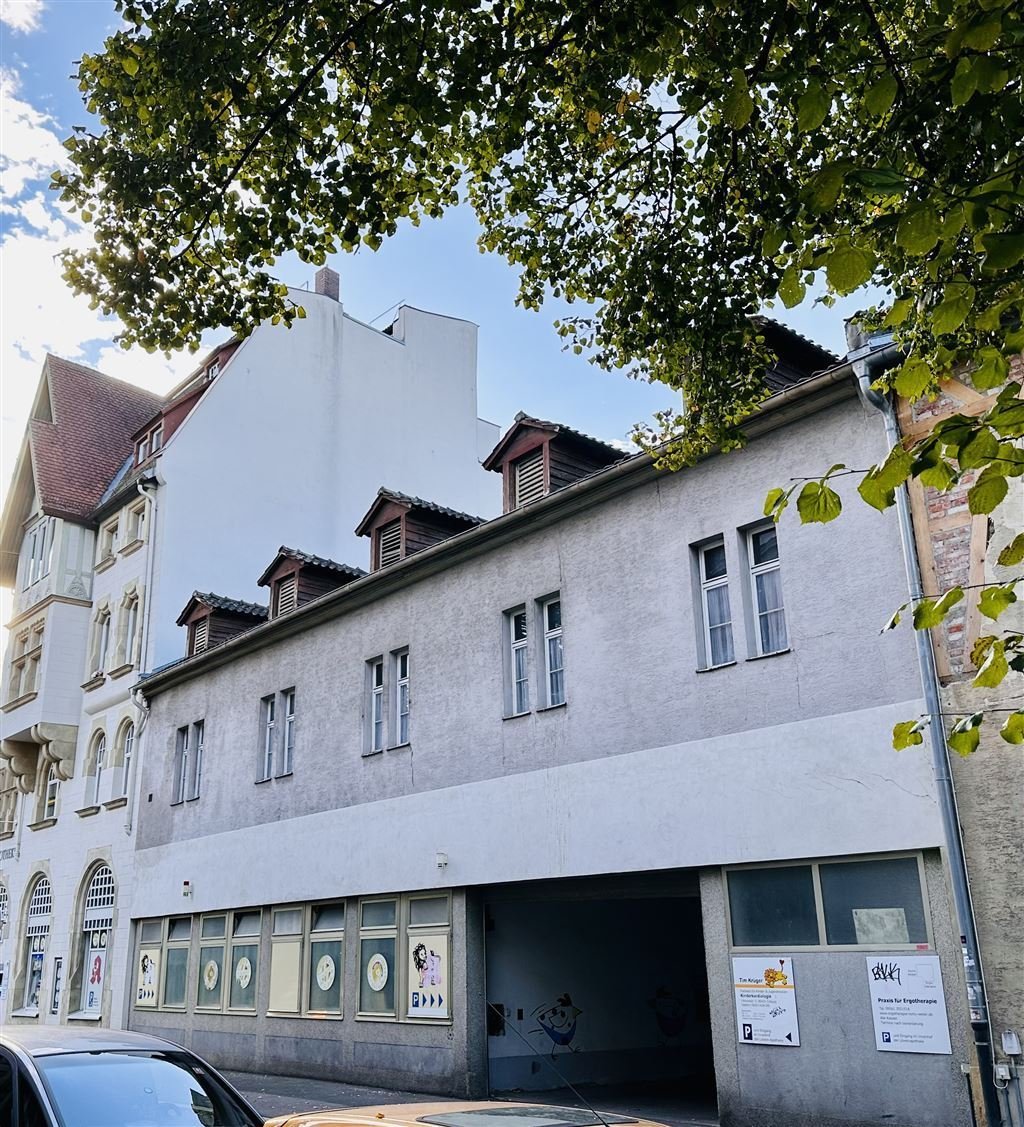 EntwicklungsObj: Tolle StadtVilla mit MFH (leer) Sanieren od. Abriss u NEUBAU, Stellpl., zzgl. kl. Parkhaus