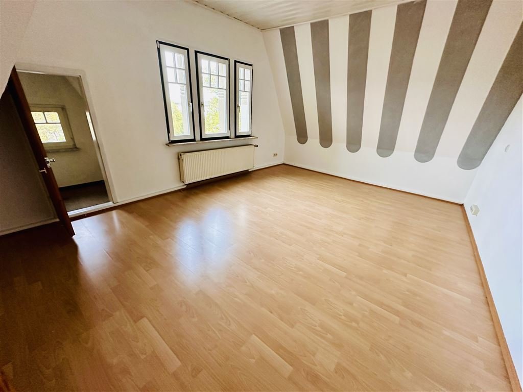 EntwicklungsObj: Tolle StadtVilla mit MFH (leer) Sanieren od. Abriss u NEUBAU, Stellpl., zzgl. kl. Parkhaus